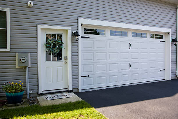 24/7 Emergency Garage Door Panel Replacement experts in Linglestown, PA